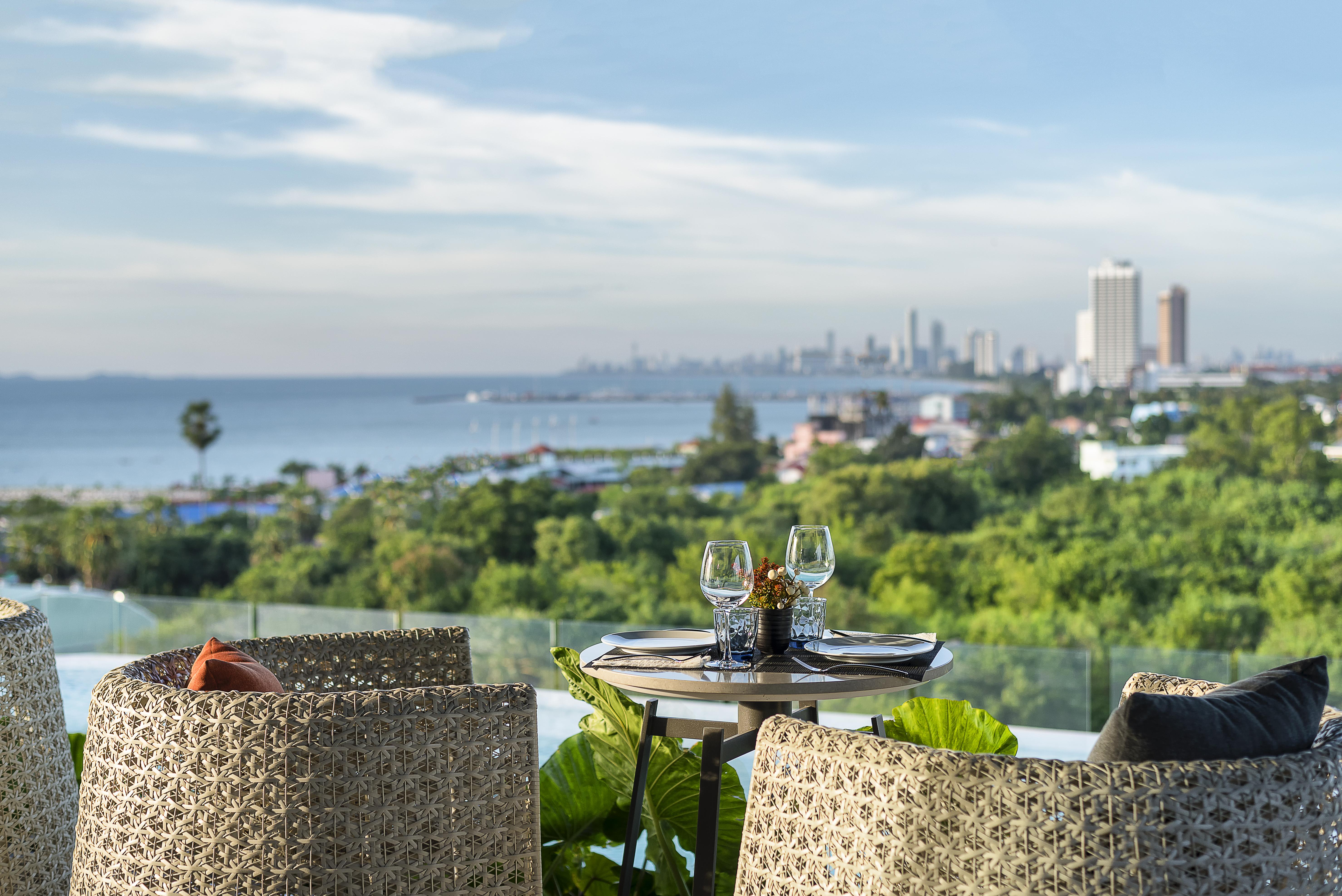 Cross Vibe Pattaya Seaphere 4* Na Chom Thian